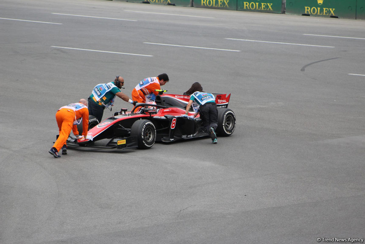 Bakıda Formula 2-nin birinci əsas yarışı başa çatıb (FOTO)