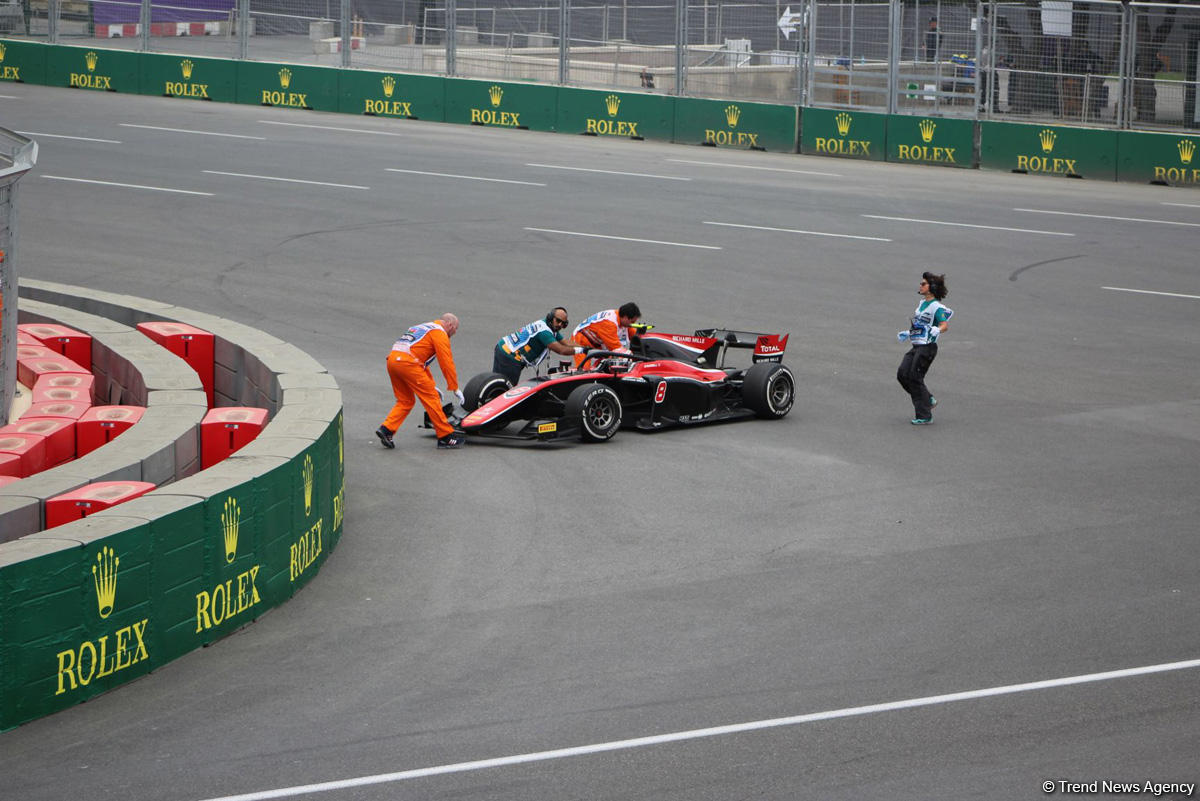 Bakıda Formula 2-nin birinci əsas yarışı başa çatıb (FOTO)