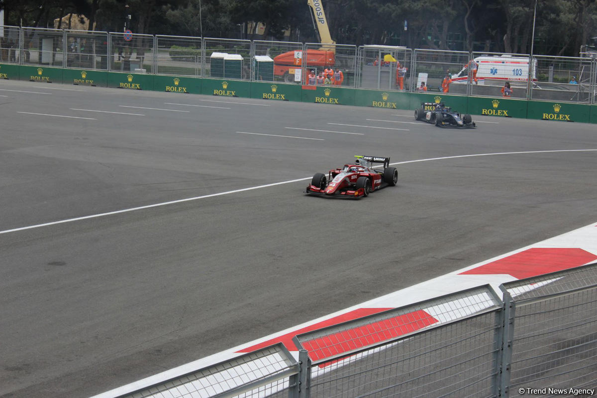 Bakıda Formula 2-nin birinci əsas yarışı başa çatıb (FOTO)