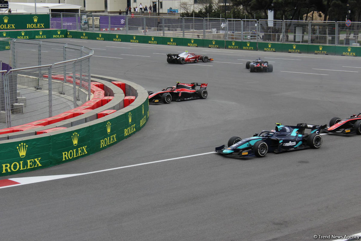 Bakıda Formula 2-nin birinci əsas yarışı başa çatıb (FOTO)
