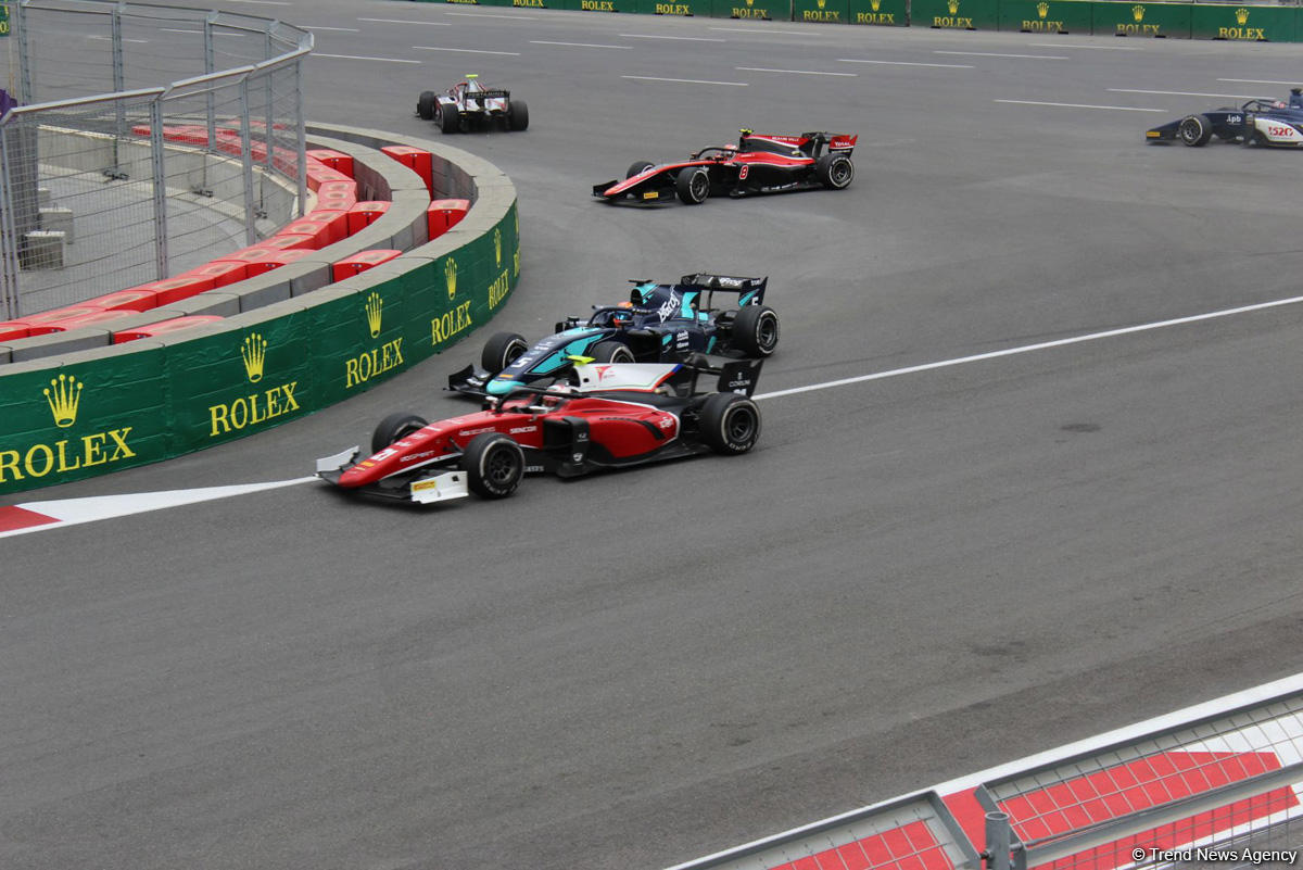 Bakıda Formula 2-nin birinci əsas yarışı başa çatıb (FOTO)