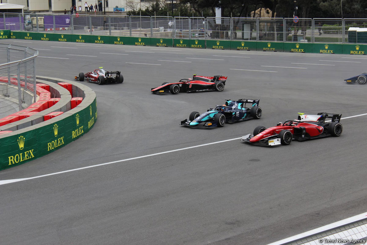 Bakıda Formula 2-nin birinci əsas yarışı başa çatıb (FOTO)