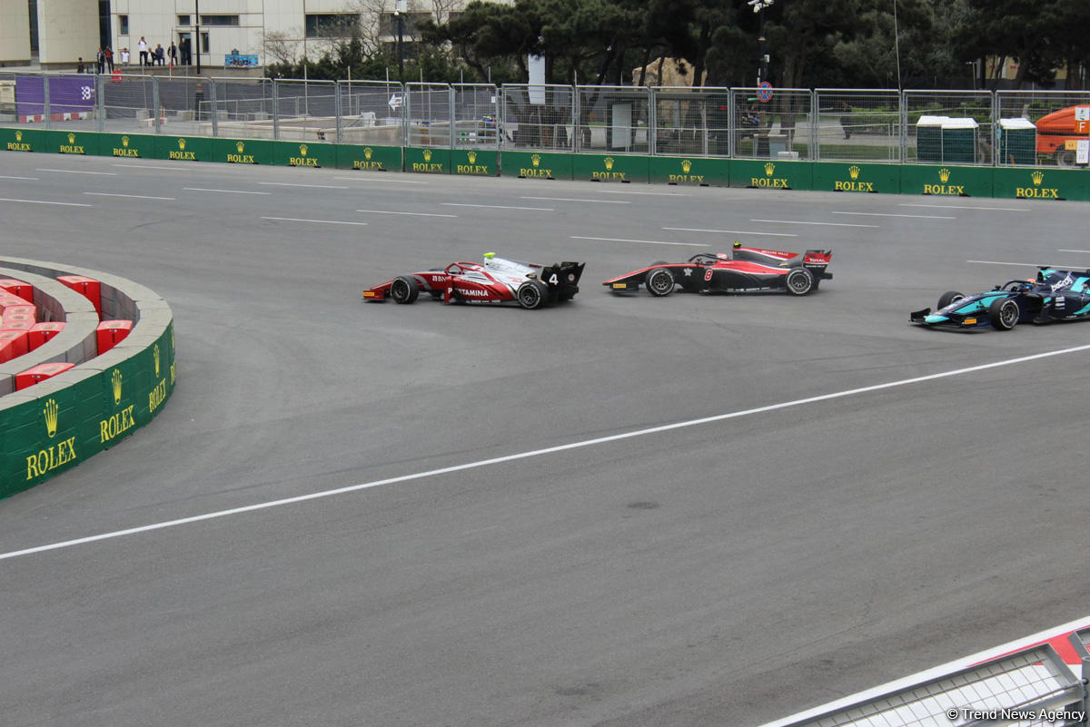 Bakıda Formula 2-nin birinci əsas yarışı başa çatıb (FOTO)