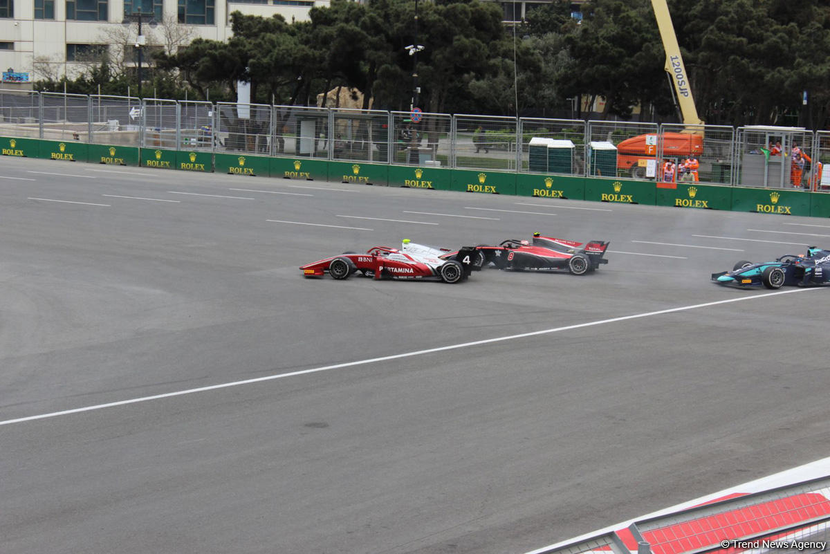 Bakıda Formula 2-nin birinci əsas yarışı başa çatıb (FOTO)