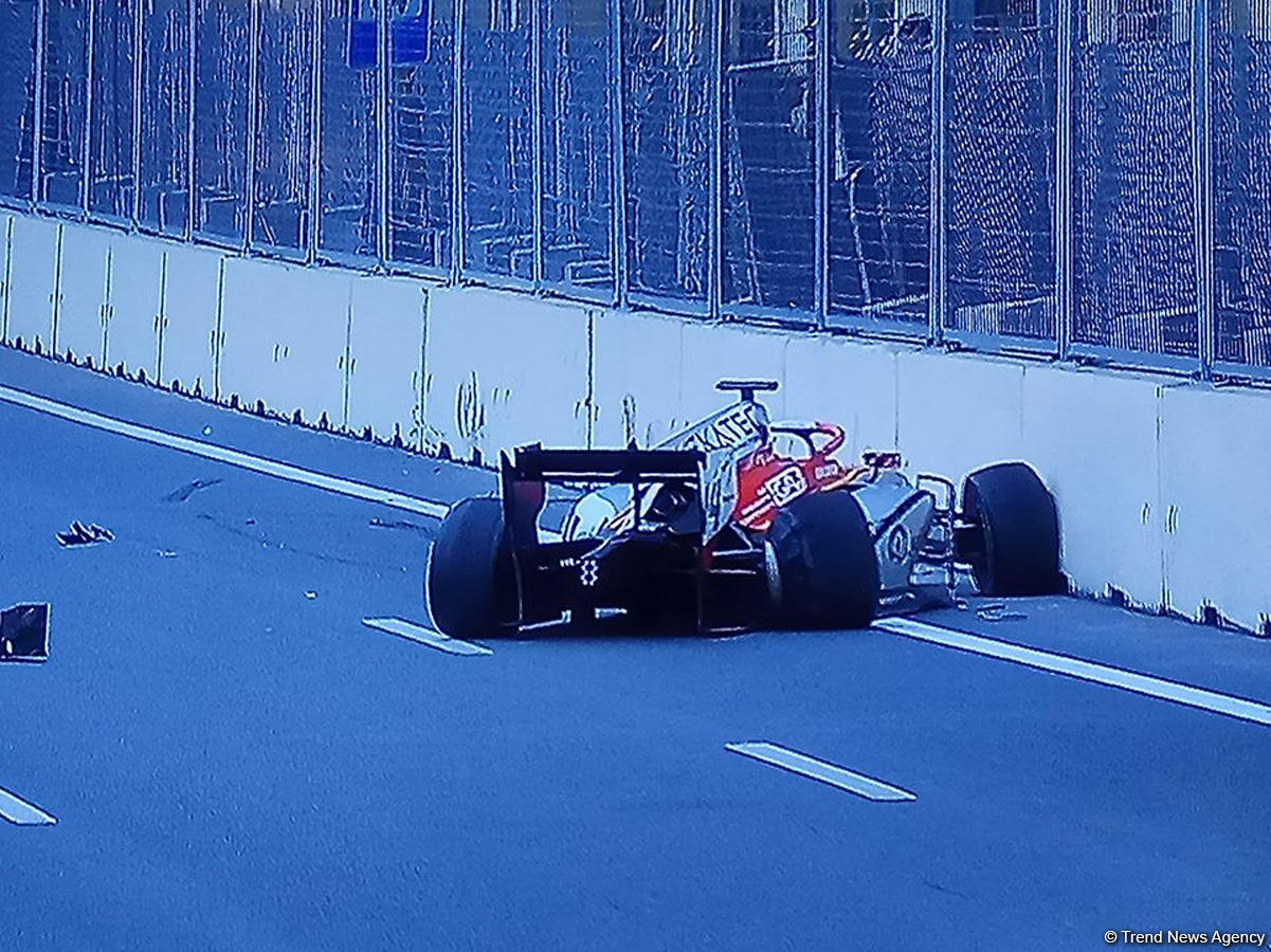 Formula 2-nin birinci əsas yarışının ilk dəqiqələrində qəza baş verdi (FOTO)