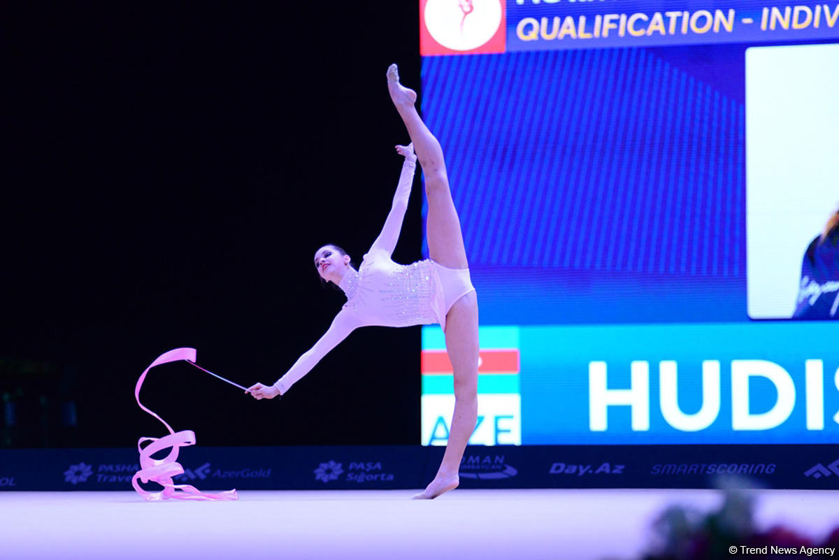 Bakıda bədii gimnastika üzrə Dünya Kubokunda ikinci yarış günü başladı (FOTO)