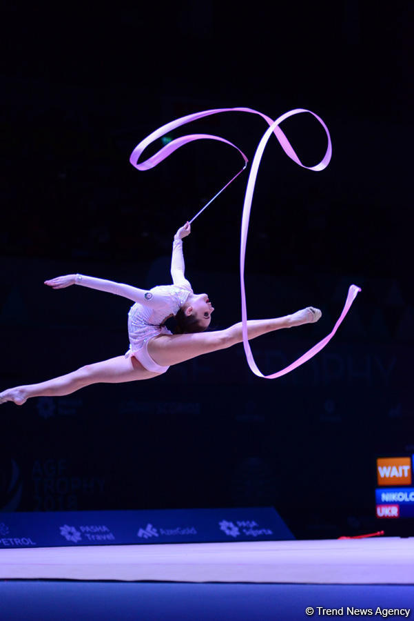 Bakıda bədii gimnastika üzrə Dünya Kubokunda ikinci yarış günü başladı (FOTO)