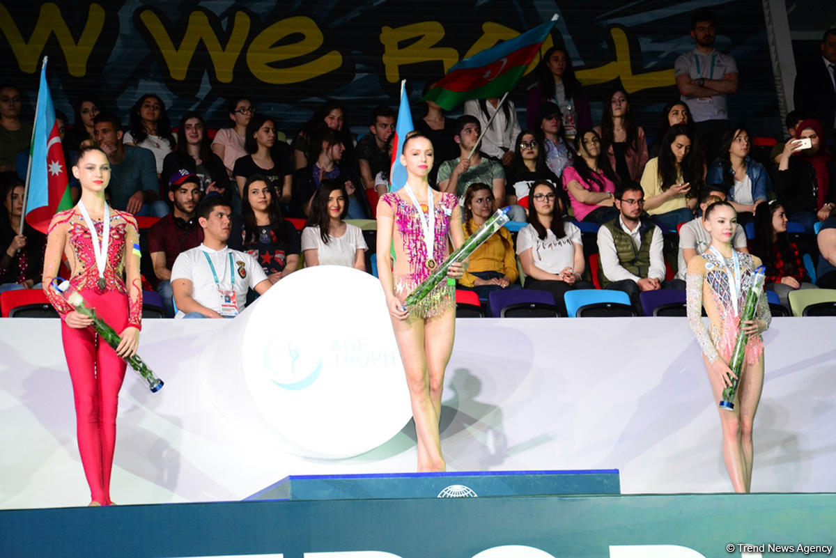 Bədii gimnastika üzrə Dünya Kubokunda gimnastların mükafatlandırılması mərasimi keçirilib (FOTO)