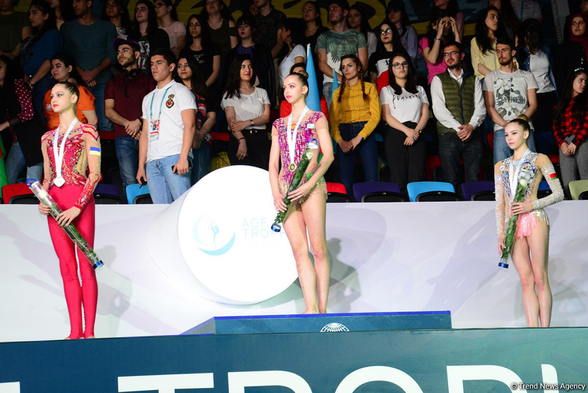 Bədii gimnastika üzrə Dünya Kubokunda gimnastların mükafatlandırılması mərasimi keçirilib (FOTO)