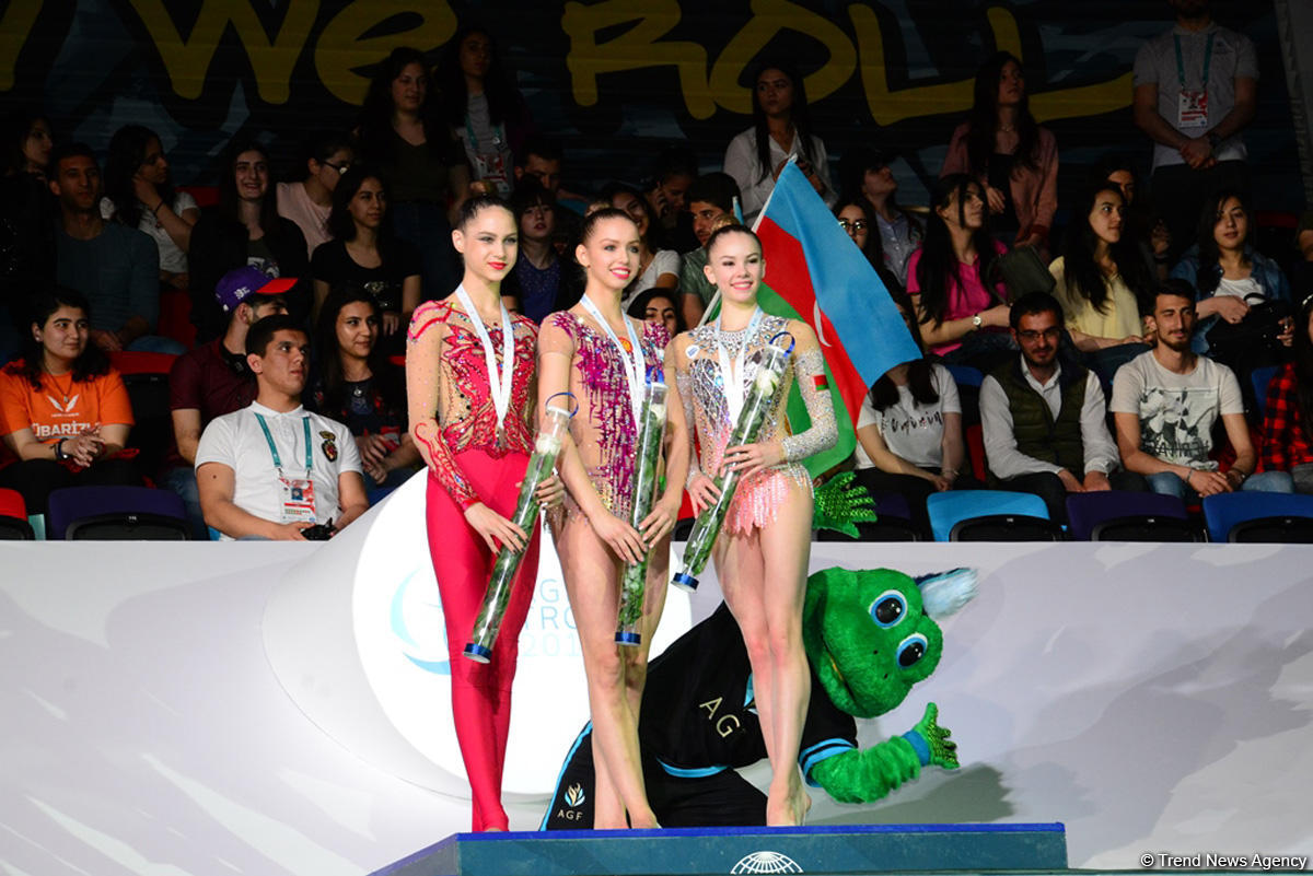 Bədii gimnastika üzrə Dünya Kubokunda gimnastların mükafatlandırılması mərasimi keçirilib (FOTO)