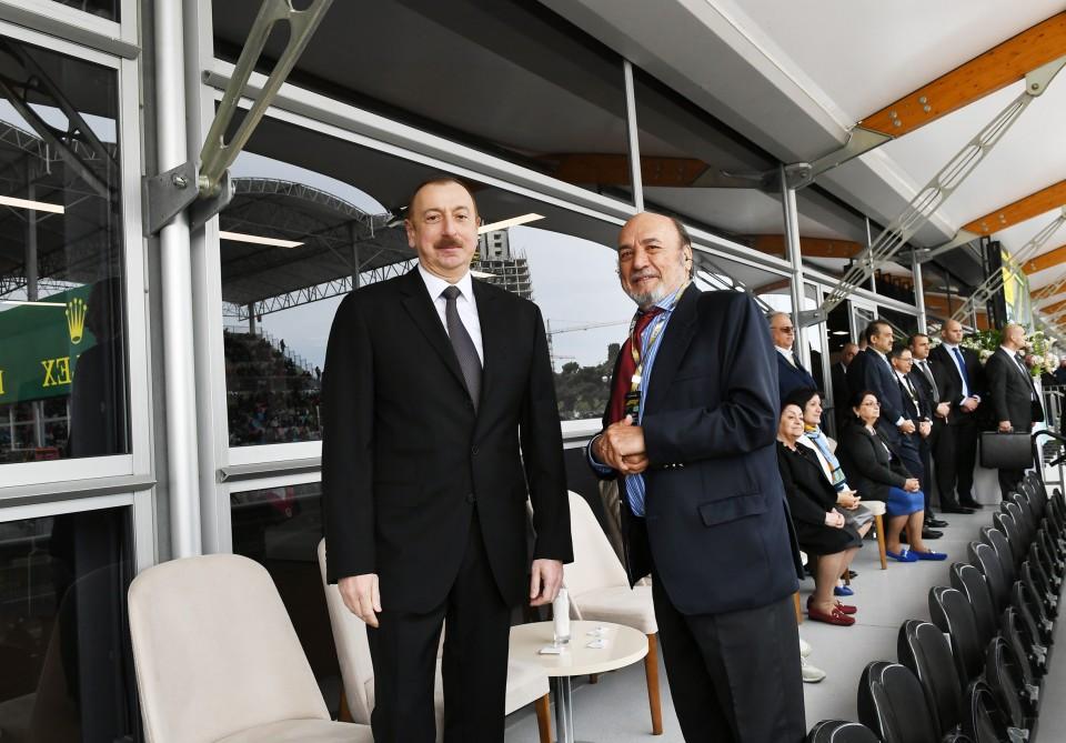 Prezident İlham Əliyev və birinci xanım Mehriban Əliyeva Formula 1 Azərbaycan Qran-Prisinin əsas yarışına baxıblar (YENİLƏNİB) (FOTO)