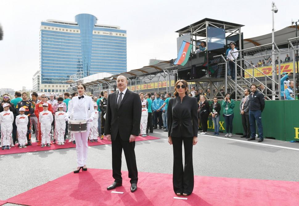 Prezident İlham Əliyev və birinci xanım Mehriban Əliyeva Formula 1 Azərbaycan Qran-Prisinin əsas yarışına baxıblar (YENİLƏNİB) (FOTO)