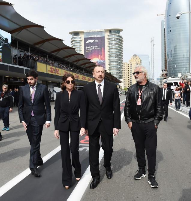 Prezident İlham Əliyev və birinci xanım Mehriban Əliyeva Formula 1 Azərbaycan Qran-Prisinin əsas yarışına baxıblar (YENİLƏNİB) (FOTO)