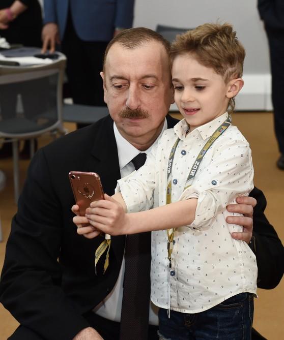 Prezident İlham Əliyev və birinci xanım Mehriban Əliyeva Formula 1 Azərbaycan Qran-Prisinin əsas yarışına baxıblar (YENİLƏNİB) (FOTO)