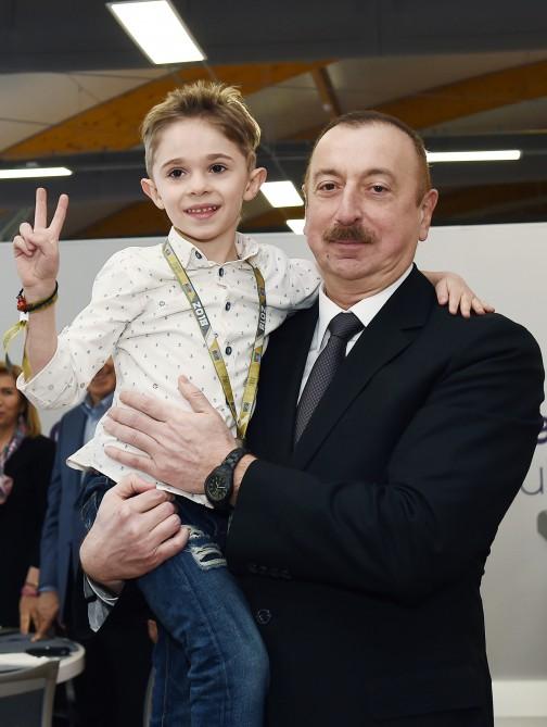Prezident İlham Əliyev və birinci xanım Mehriban Əliyeva Formula 1 Azərbaycan Qran-Prisinin əsas yarışına baxıblar (YENİLƏNİB) (FOTO)