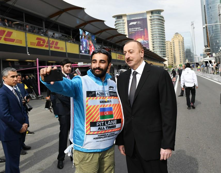 Prezident İlham Əliyev və birinci xanım Mehriban Əliyeva Formula 1 Azərbaycan Qran-Prisinin əsas yarışına baxıblar (YENİLƏNİB) (FOTO)