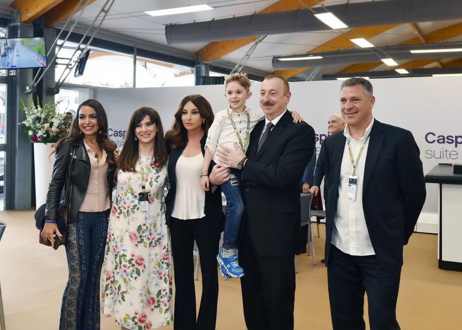 Prezident İlham Əliyev və birinci xanım Mehriban Əliyeva Formula 1 Azərbaycan Qran-Prisinin əsas yarışına baxıblar (YENİLƏNİB) (FOTO)