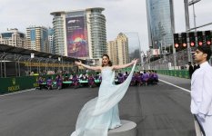 Prezident İlham Əliyev və birinci xanım Mehriban Əliyeva Formula 1 Azərbaycan Qran-Prisinin əsas yarışına baxıblar (YENİLƏNİB) (FOTO)