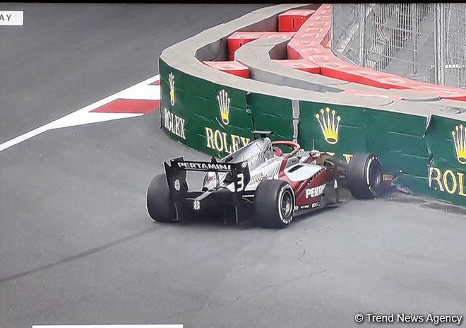 Bakıda Formula 2 pilotlarının ikinci yarışında qəza - FOTO