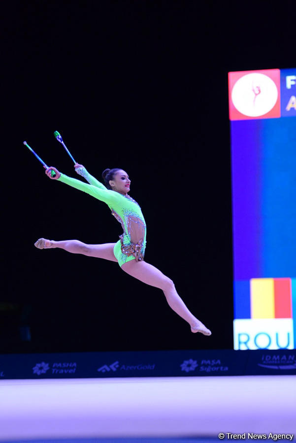 Bakıda bədii gimnastika üzrə Dünya Kubokunun üçüncü yarış günündə ən gözəl məqamlar (FOTO)