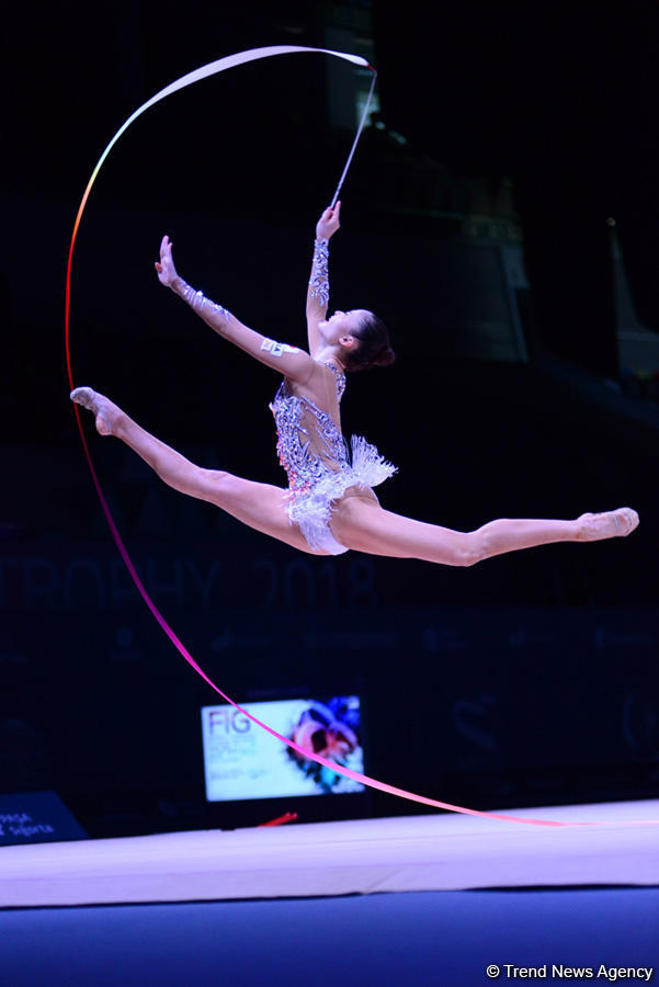 Bakıda bədii gimnastika üzrə Dünya Kubokunun üçüncü yarış günündə ən gözəl məqamlar (FOTO)