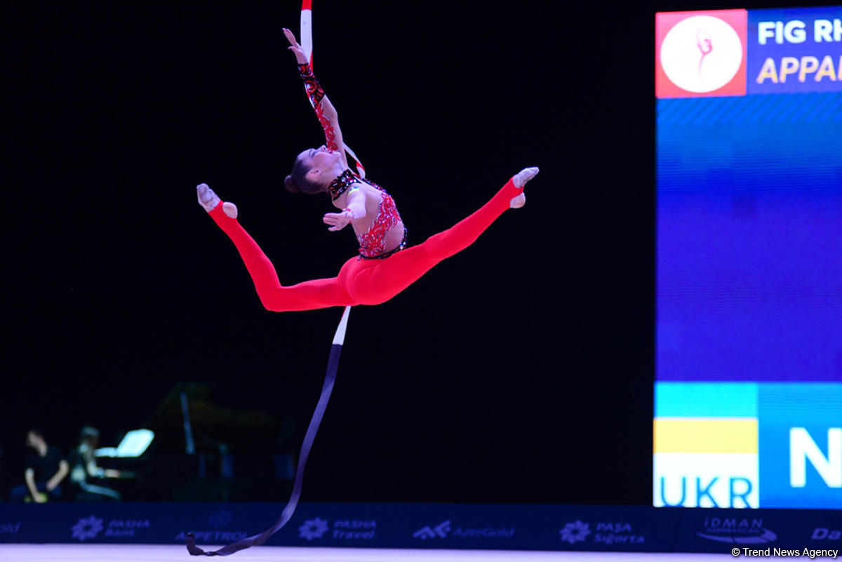 Bakıda bədii gimnastika üzrə Dünya Kubokunun üçüncü yarış günündə ən gözəl məqamlar (FOTO)