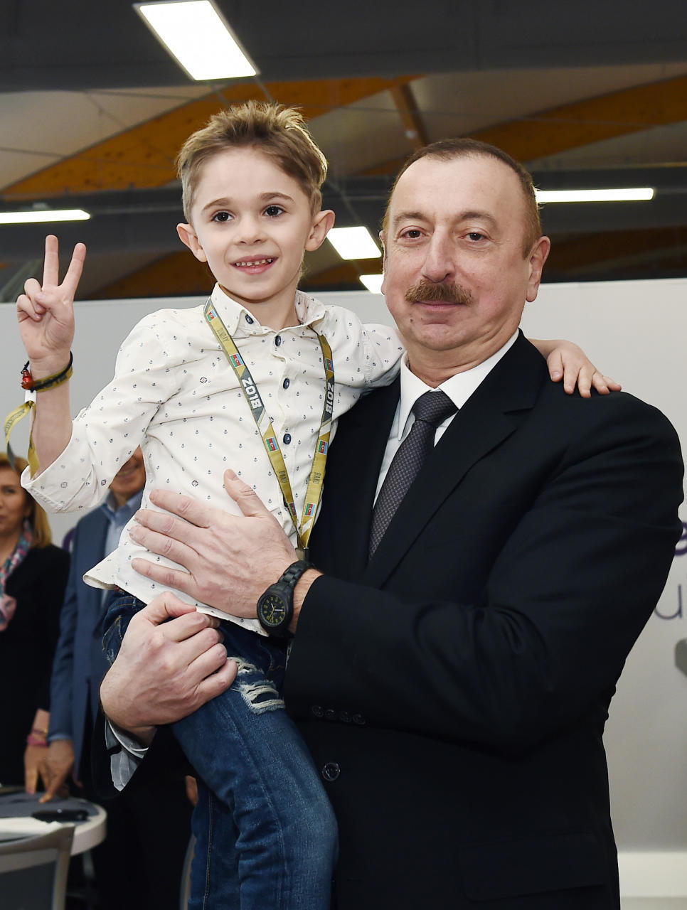 Prezident İlham Əliyev balaca oğlanın arzusunu yerinə yetirdi (FOTO/VİDEO)