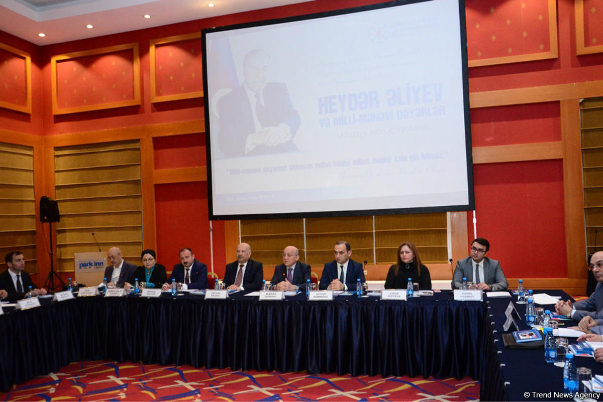 "Heydər Əliyev və milli-mənəvi dəyərlər" adlı konfrans keçirilir (FOTO)