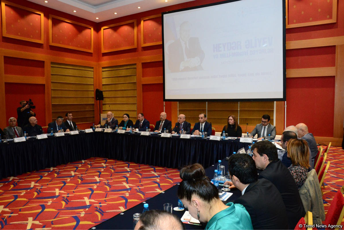 "Heydər Əliyev və milli-mənəvi dəyərlər" adlı konfrans keçirilir (FOTO)