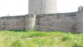 Yazılı sevgi etiraflarının "hücum"una məruz qalan kiçik Mərdəkan qalası (FOTO)