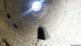 Yazılı sevgi etiraflarının "hücum"una məruz qalan kiçik Mərdəkan qalası (FOTO)