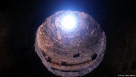 Yazılı sevgi etiraflarının "hücum"una məruz qalan kiçik Mərdəkan qalası (FOTO)