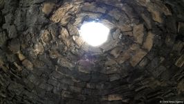 Yazılı sevgi etiraflarının "hücum"una məruz qalan kiçik Mərdəkan qalası (FOTO)
