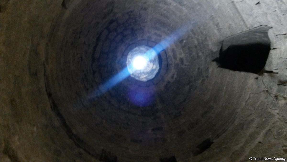 Yazılı sevgi etiraflarının "hücum"una məruz qalan kiçik Mərdəkan qalası (FOTO)