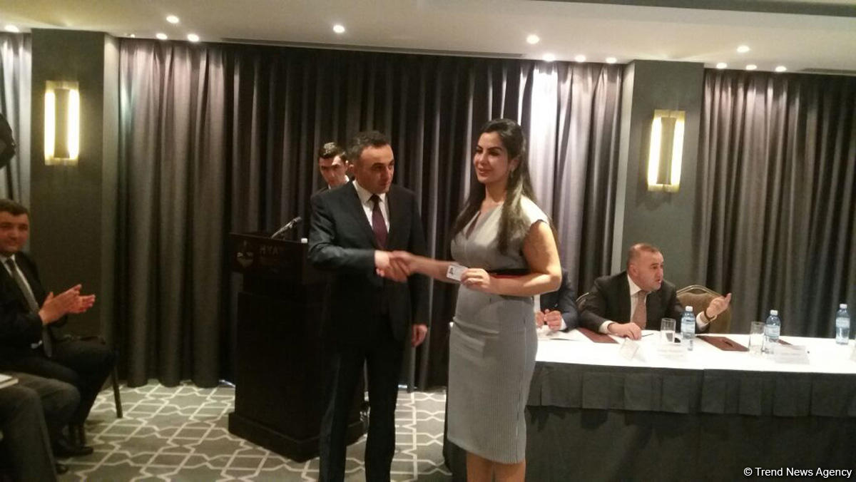 90 nəfər and içdi - Vəkil oldu (FOTO)