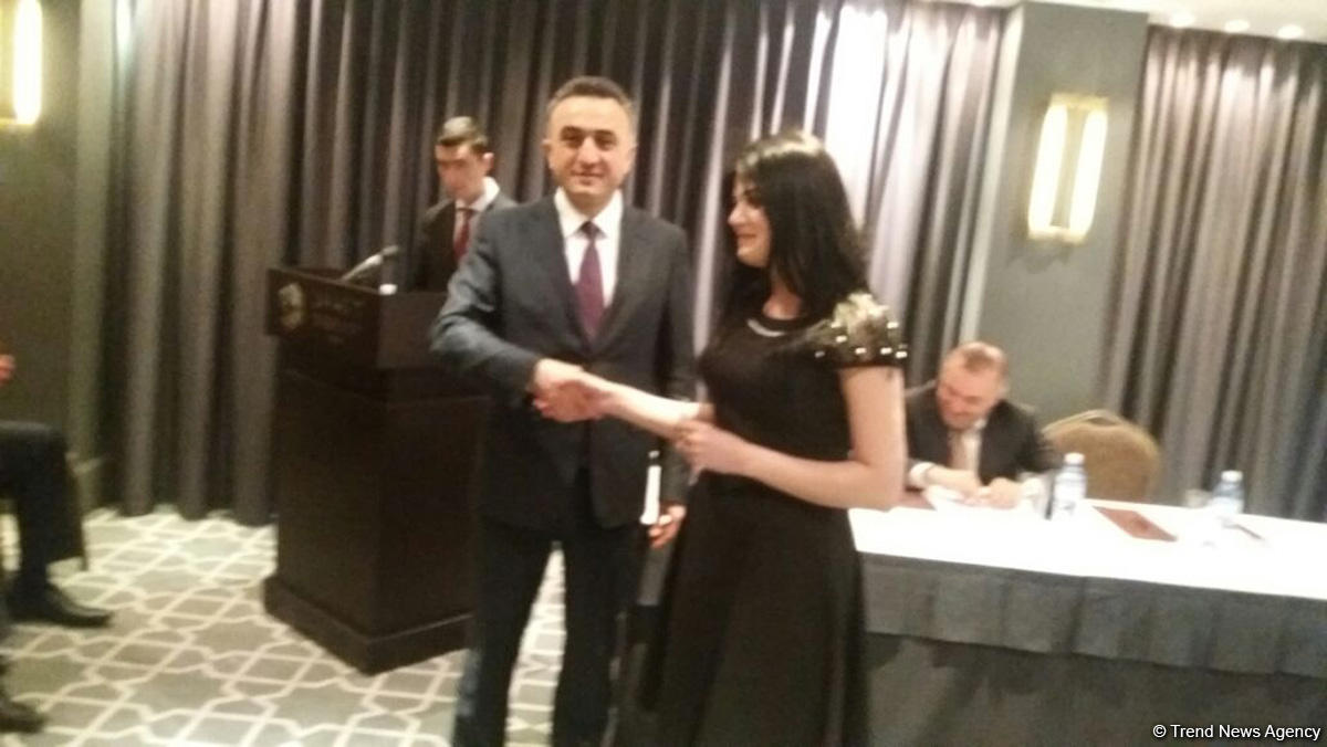 90 nəfər and içdi - Vəkil oldu (FOTO)