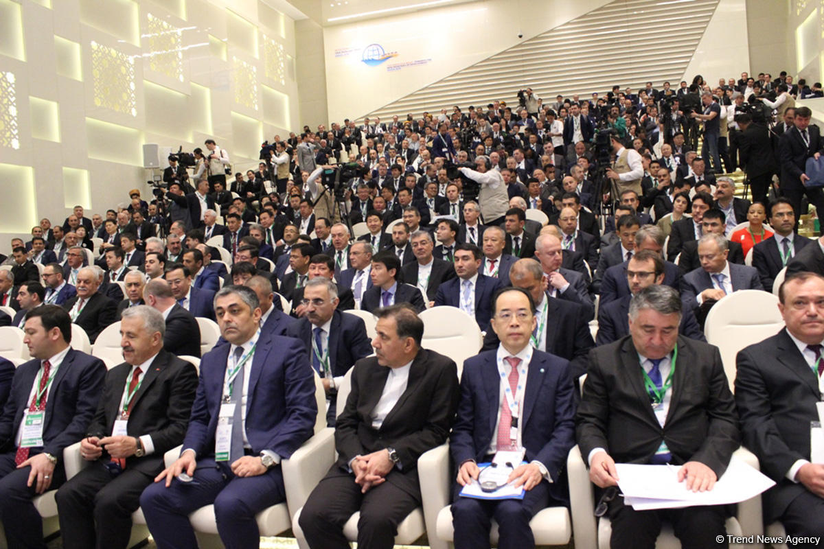Türkmənbaşı limanı dənizə çıxışı olmayan region ölkələrinə yeni imkanlar açır (FOTO)