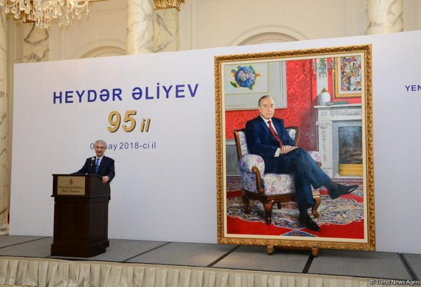 Ümummilli Lider Heydər Əliyevin portretinin təqdimatı olub (FOTO)