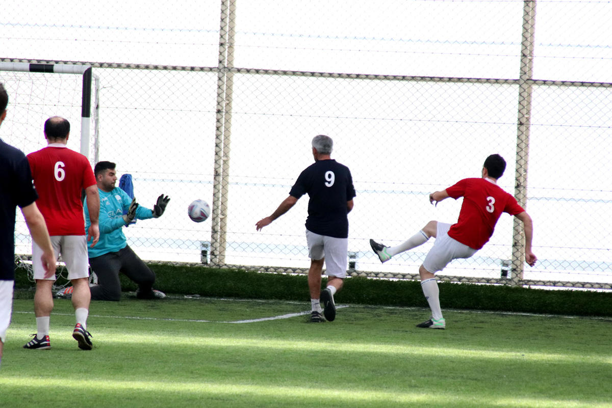 Pley-off mərhələsi: Maraqlı oyunlar və favoritlərin qələbəsi (FOTO)