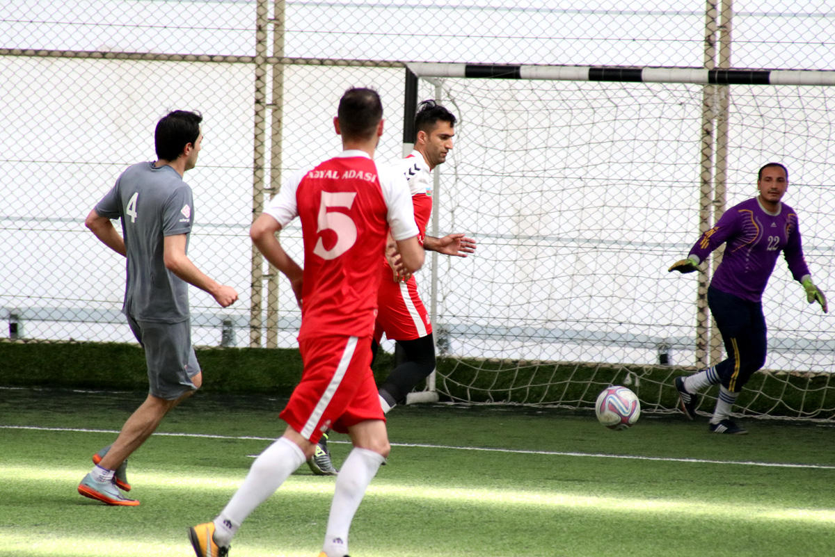 Pley-off mərhələsi: Maraqlı oyunlar və favoritlərin qələbəsi (FOTO)