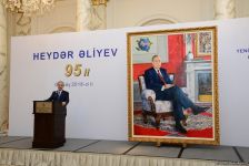 Ümummilli Lider Heydər Əliyevin portretinin təqdimatı olub (FOTO)