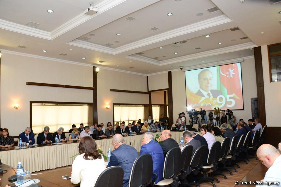 "Heydər Əliyev siyasəti: hüquqi dövlət quruculuğunda media təminatı" mövzusunda konfrans keçirilib (FOTO) (YENİLƏNİB)