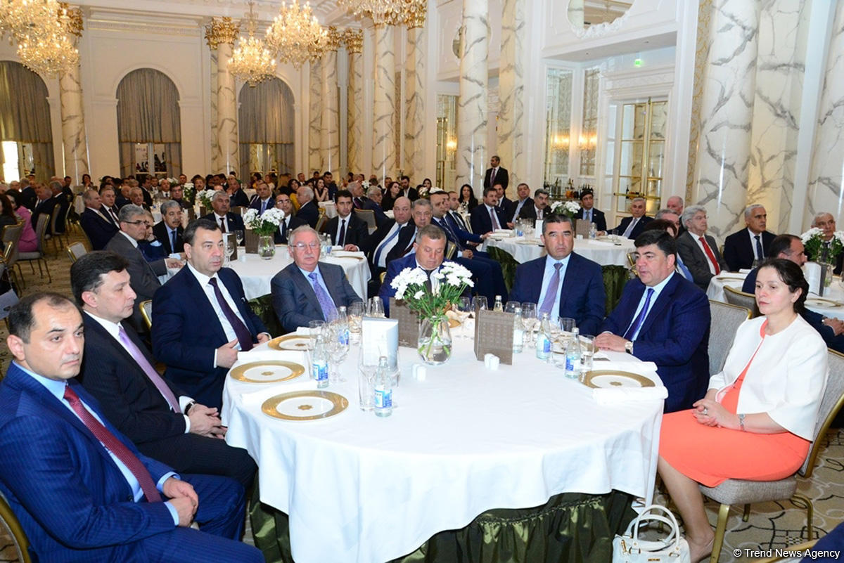 Ümummilli Lider Heydər Əliyevin portretinin təqdimatı olub (FOTO)