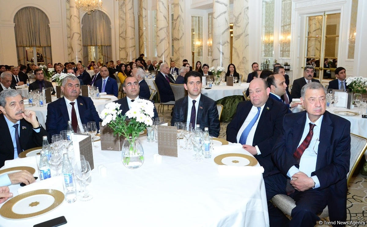 Ümummilli Lider Heydər Əliyevin portretinin təqdimatı olub (FOTO)