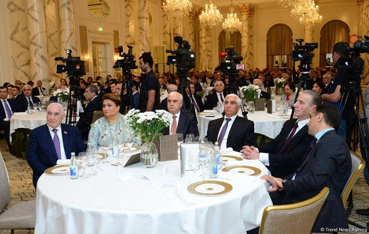 Ümummilli Lider Heydər Əliyevin portretinin təqdimatı olub (FOTO)
