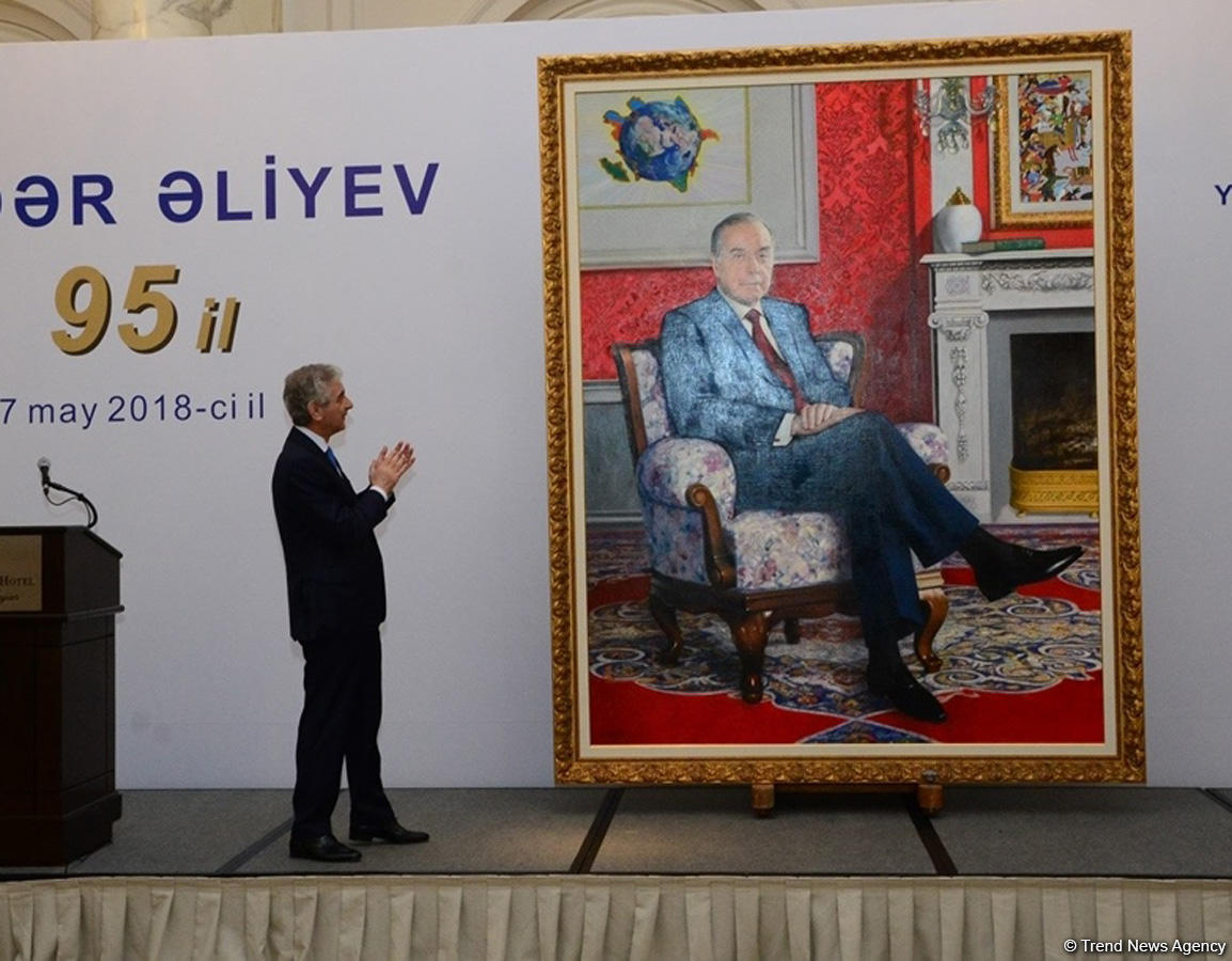 Ümummilli Lider Heydər Əliyevin portretinin təqdimatı olub (FOTO)
