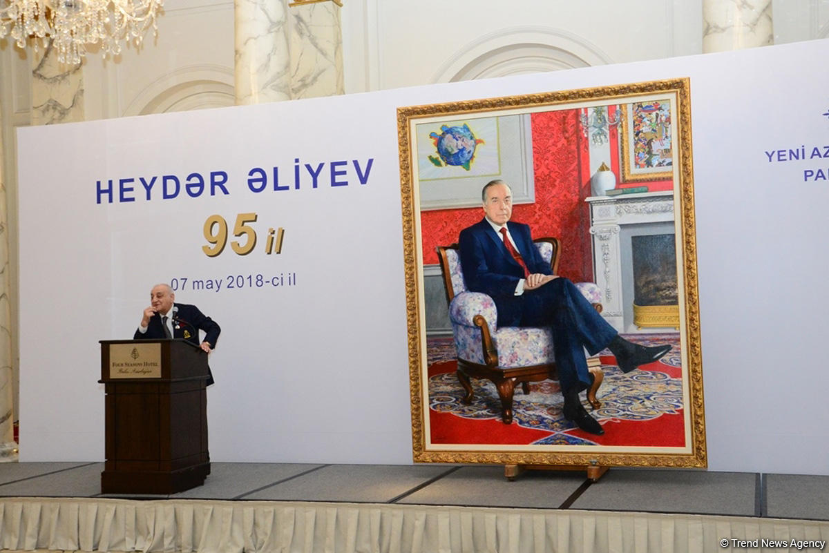 Ümummilli Lider Heydər Əliyevin portretinin təqdimatı olub (FOTO)