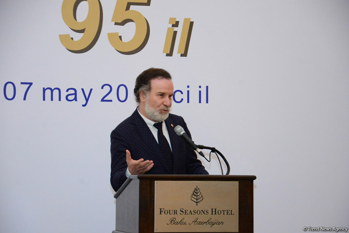 Ümummilli Lider Heydər Əliyevin portretinin təqdimatı olub (FOTO)