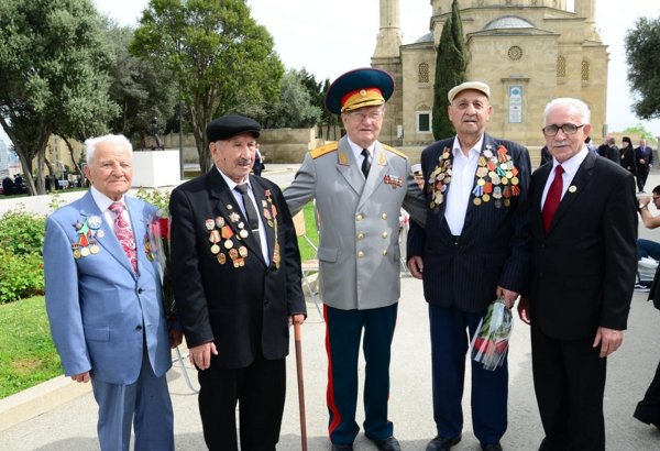 Azərbaycan ictimaiyyəti 9 May - faşizm üzərində Qələbənin 73-cü ildönümünü qeyd edir (FOTO)
