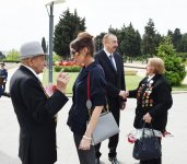 Prezident İlham Əliyev və birinci xanım Mehriban Əliyeva 9 May - Qələbə Günü münasibətilə Bakıda keçirilən mərasimdə iştirak ediblər (YENİLƏNİB) (FOTO)